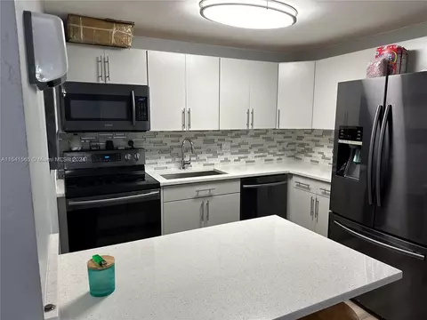 7100 NW 17th St #420, Plantation, FL 33313