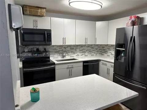 7100 NW 17th St #420, Plantation, FL 33313