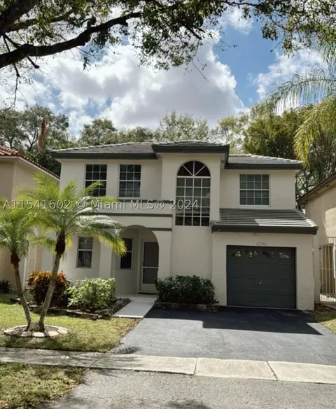 10746 S Saratoga Dr, Hollywood, FL 33026