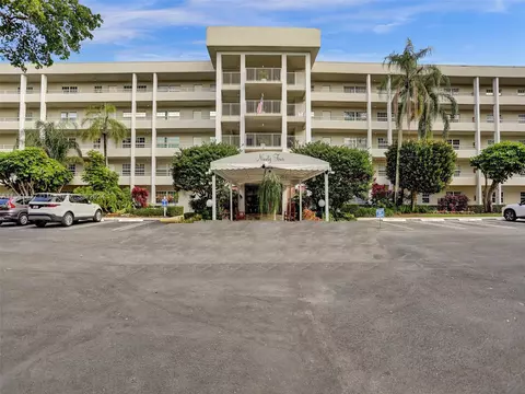 808 Cypress Blvd #201, Pompano Beach, FL 33069