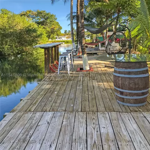 18161 SW 90th Ct, Palmetto Bay, FL 33157