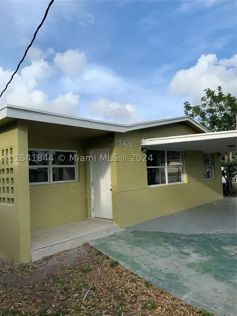 5421 SW 24th St, West Park, FL 33023