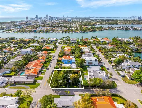 1000 89th St, Surfside, FL 33154