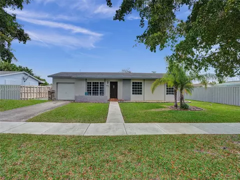 18145 SW 92nd Ct, Palmetto Bay, FL 33157