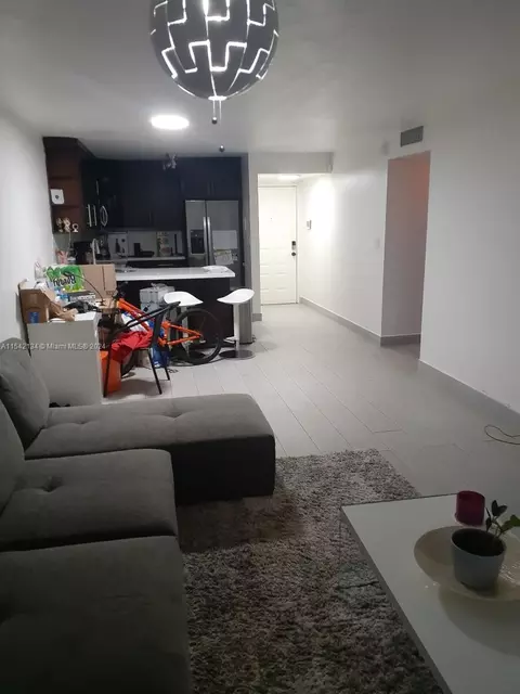 8005 Lake Dr #112, Doral, FL 33166