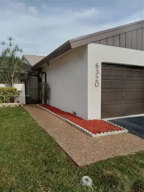 6320 Wedgewood Ter #B9, Tamarac, FL 33321