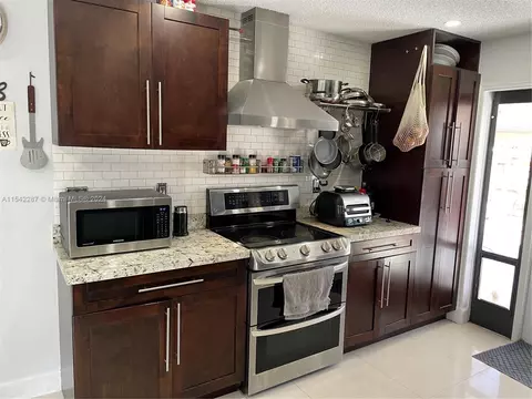 7027 SW 127th Ct, Miami, FL 33183