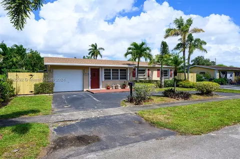 6525 Eaton St, Hollywood, FL 33024