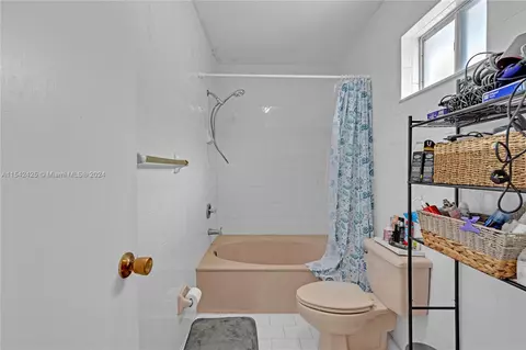 Bath - 247 E 52nd St, Hialeah, FL 33013 photo 4 of 4