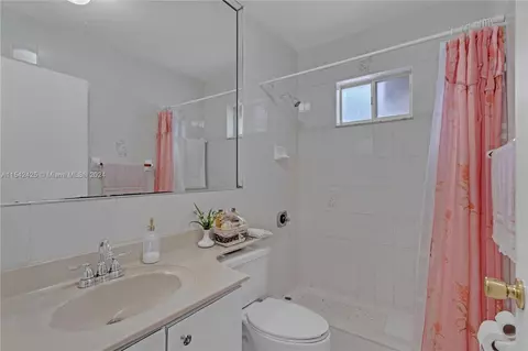 Bath - 247 E 52nd St, Hialeah, FL 33013 photo 2 of 4