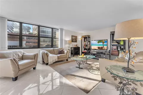 20401 NE 30th Ave #424-8, Aventura, FL 33180