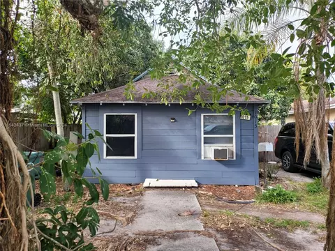 1015 NE 35th St, Oakland Park, FL 33334