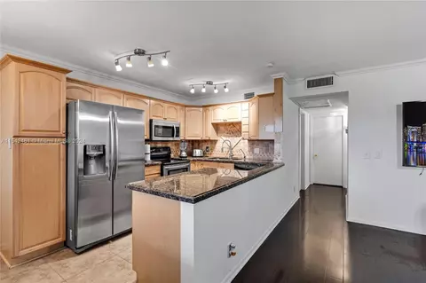 801 SW 133rd Ter #406K, Pembroke Pines, FL 33027