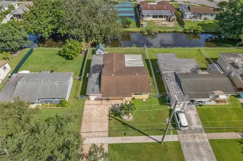 9417 SW 52nd St, Cooper City, FL 33328