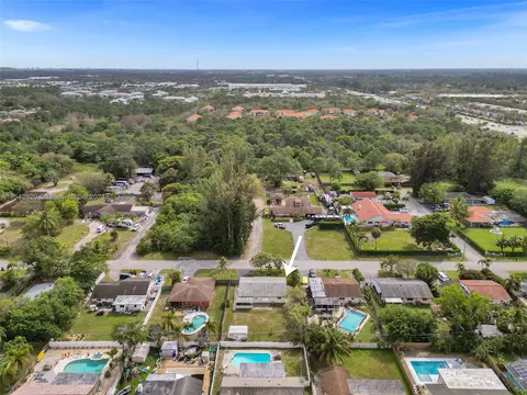 5501 NW 76th Pl, Pompano Beach, FL 33073