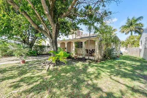 2541 SW 24th St, Miami, FL 33145