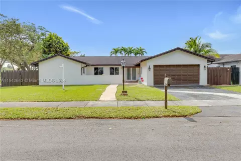 13700 SW 104th Ter, Miami, FL 33186
