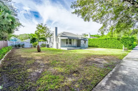 242 N Swinton Ave, Delray Beach, FL 33444