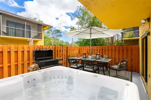 1172 NE 210th Ter #1172, Miami, FL 33179