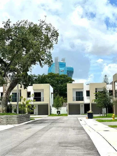 4189 N Oak Pl, Davie, FL 33314