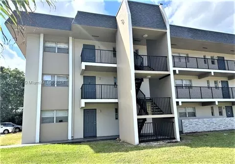 7820 S Colony Cir S #305, Tamarac, FL 33321