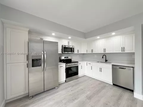 8500 SW 133rd Ave Rd #207, Miami, FL 33183