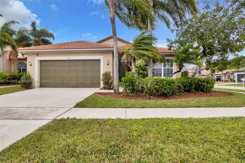 500 SW 182nd Way, Pembroke Pines, FL 33029