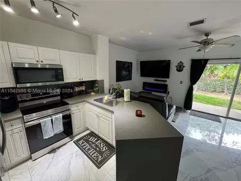 6411 Catalina Ln #0, Tamarac, FL 33321