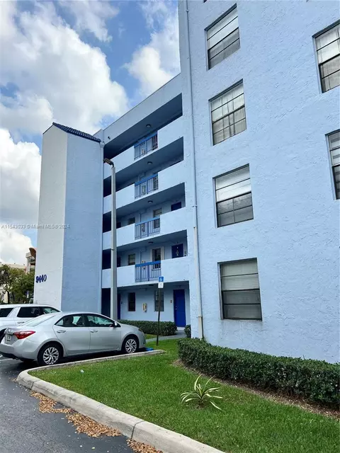 9440 Fontainebleau Blvd #113, Miami, FL 33172