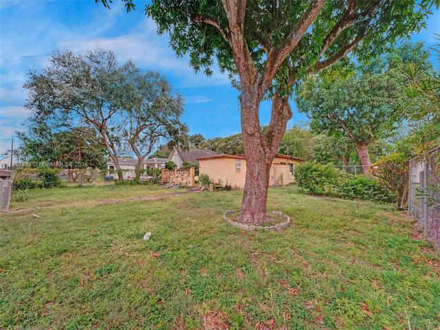 28 NE 165th St, Miami, FL 33162