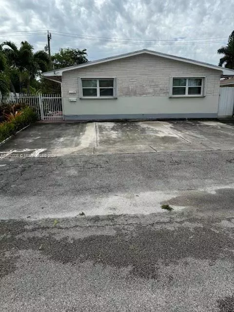 413 SW 8th St, Hallandale Beach, FL 33009