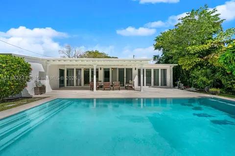6530 SW 75th Ter, South Miami, FL 33143