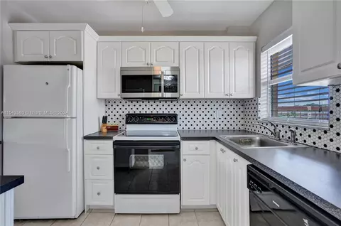 9001 Sunrise Lakes Blvd #303, Sunrise, FL 33322