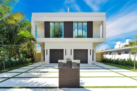8860 NE 8th Ct, Miami, FL 33138