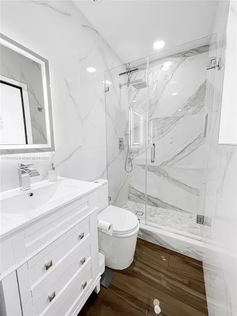 Bath - 494 W 41st Pl, Hialeah, FL 33012 photo 1 of 2