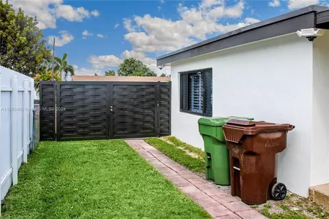 Exterior - 494 W 41st Pl, Hialeah, FL 33012 photo 5 of 10