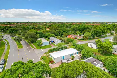 321 Commodore Dr, Plantation, FL 33325