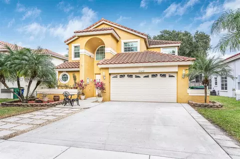 10431 Lima St, Hollywood, FL 33026