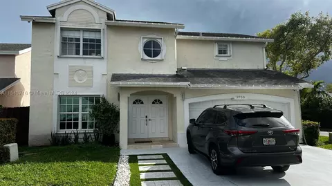 9750 NW 51st Ln, Doral, FL 33178