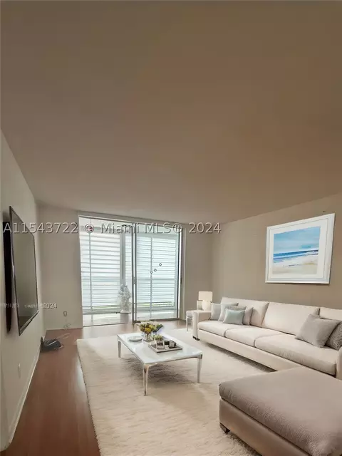 9421 Sunrise Lakes Blvd #207, Sunrise, FL 33322