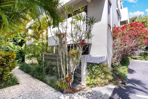3030 SW 27th Ave #2, Miami, FL 33133