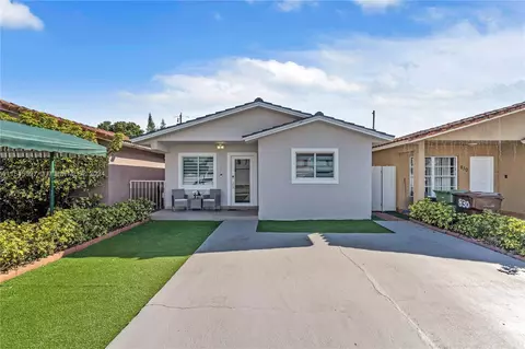 824 W 73rd Pl, Hialeah, FL 33014