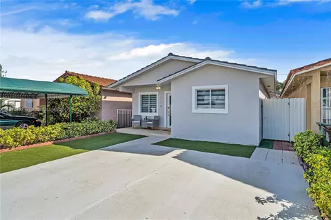 Exterior - 824 W 73rd Pl, Hialeah, FL 33014 photo 2 of 6