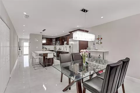 Dining - 824 W 73rd Pl, Hialeah, FL 33014 photo 2 of 2