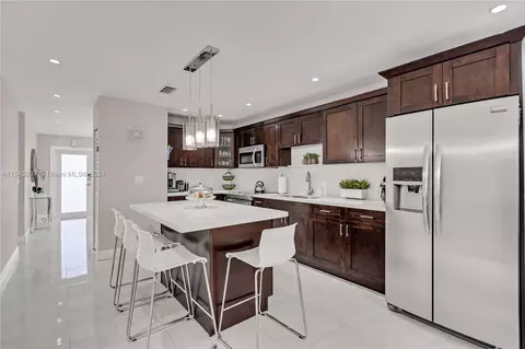 Kitchen - 824 W 73rd Pl, Hialeah, FL 33014 photo 2 of 3