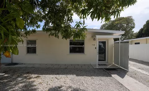 720 E 44th St, Hialeah, FL 33013