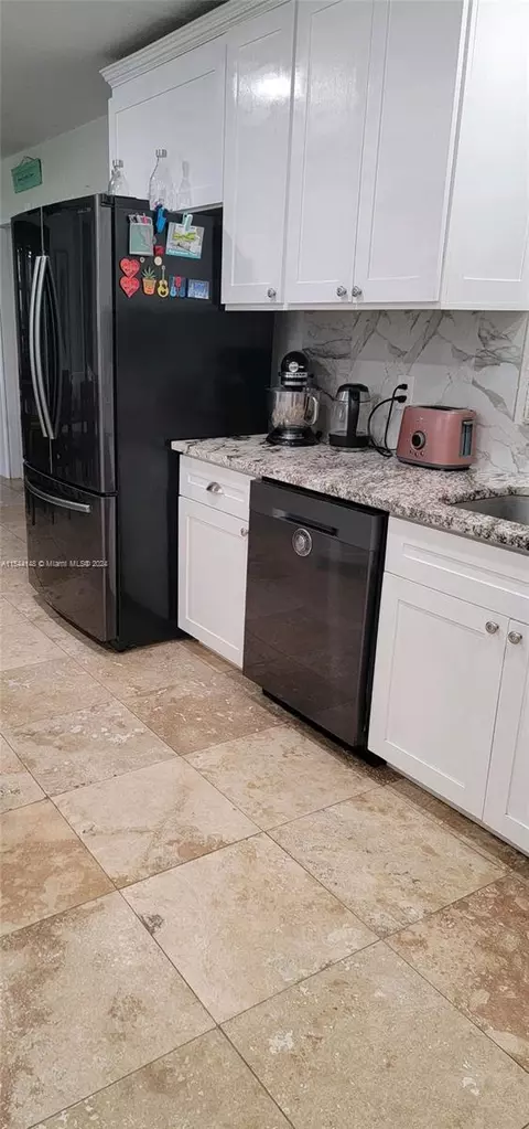 Kitchen - 108 Mitchell Dr, Brandon, FL 33511 photo 3 of 3