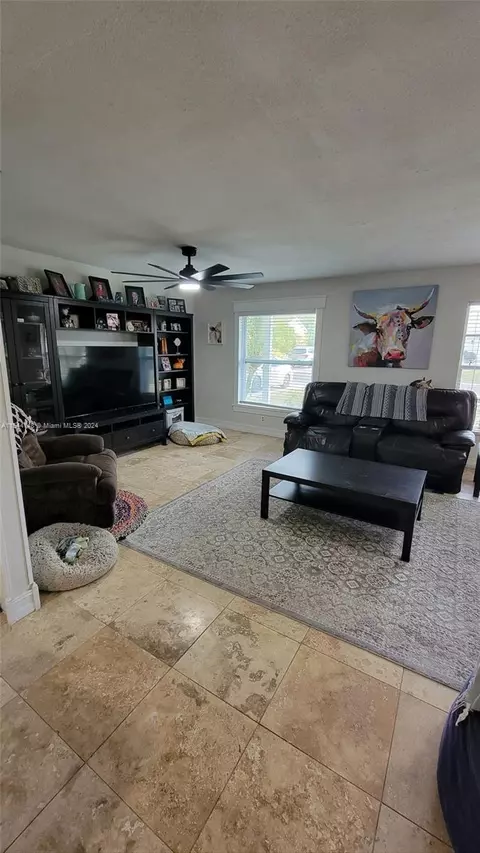 Living - 108 Mitchell Dr, Brandon, FL 33511 photo 2 of 2