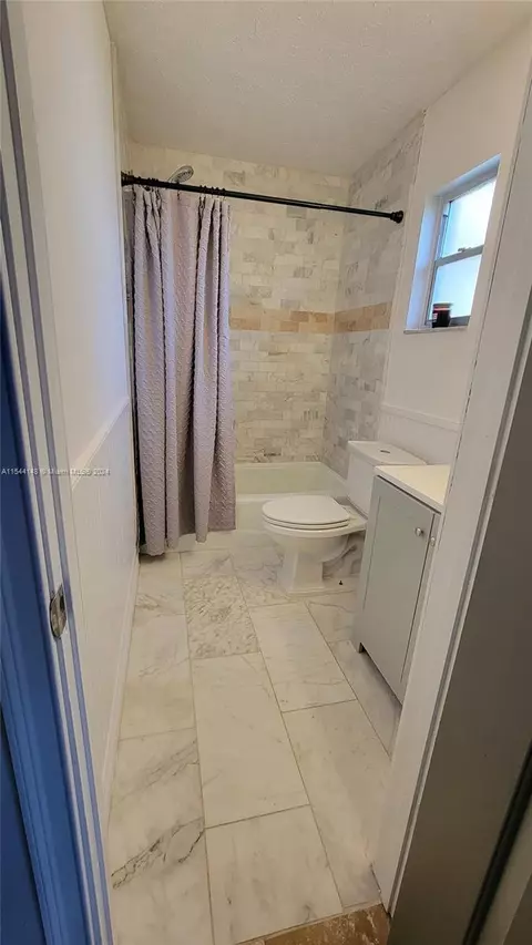 Bath - 108 Mitchell Dr, Brandon, FL 33511 photo 2 of 4