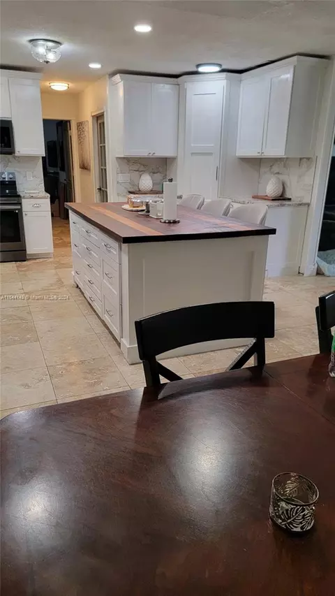 Kitchen - 108 Mitchell Dr, Brandon, FL 33511 photo 1 of 3